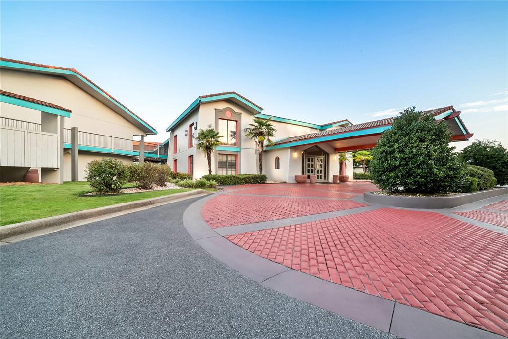 Howard Johnson by Wyndham Columbus Fort Moore - photo 2