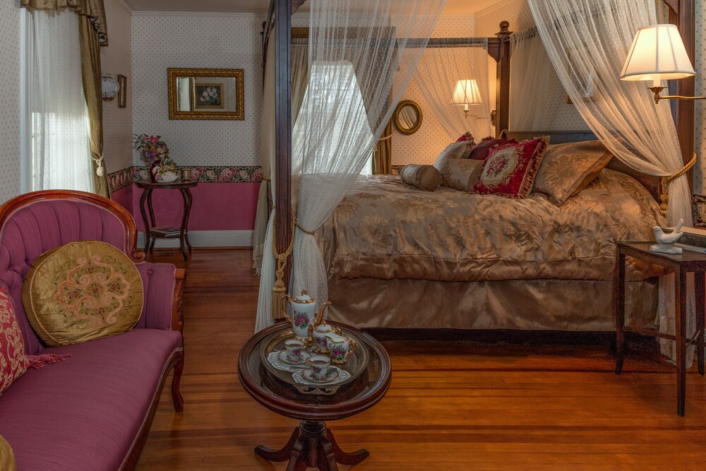 Mountain View Green Retreat in Norfolk, United States