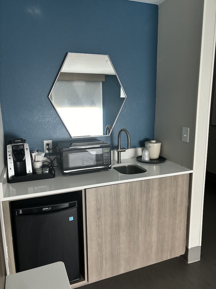 Holiday Inn Express & Suites Wilson I 95 By IHG - photo 4