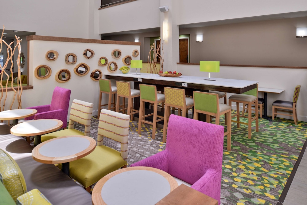 Hampton Inn Cartersville - photo 29