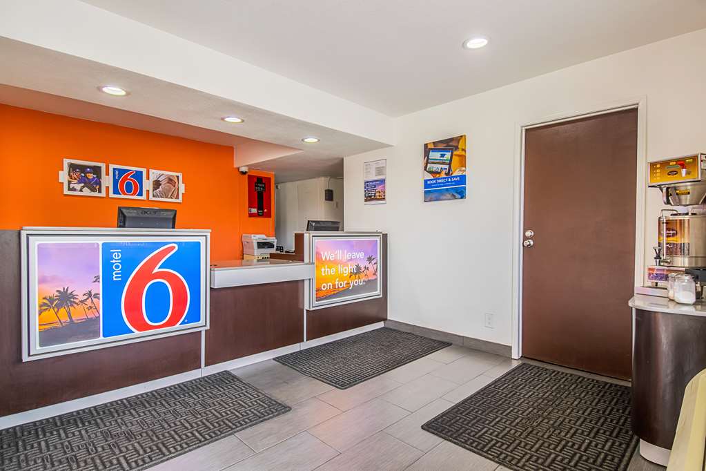 Motel 6 Bakersfield CA Airport - photo 25