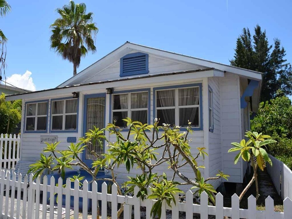 Sweet Escape - carbon neutral hotel in Bradenton Beach