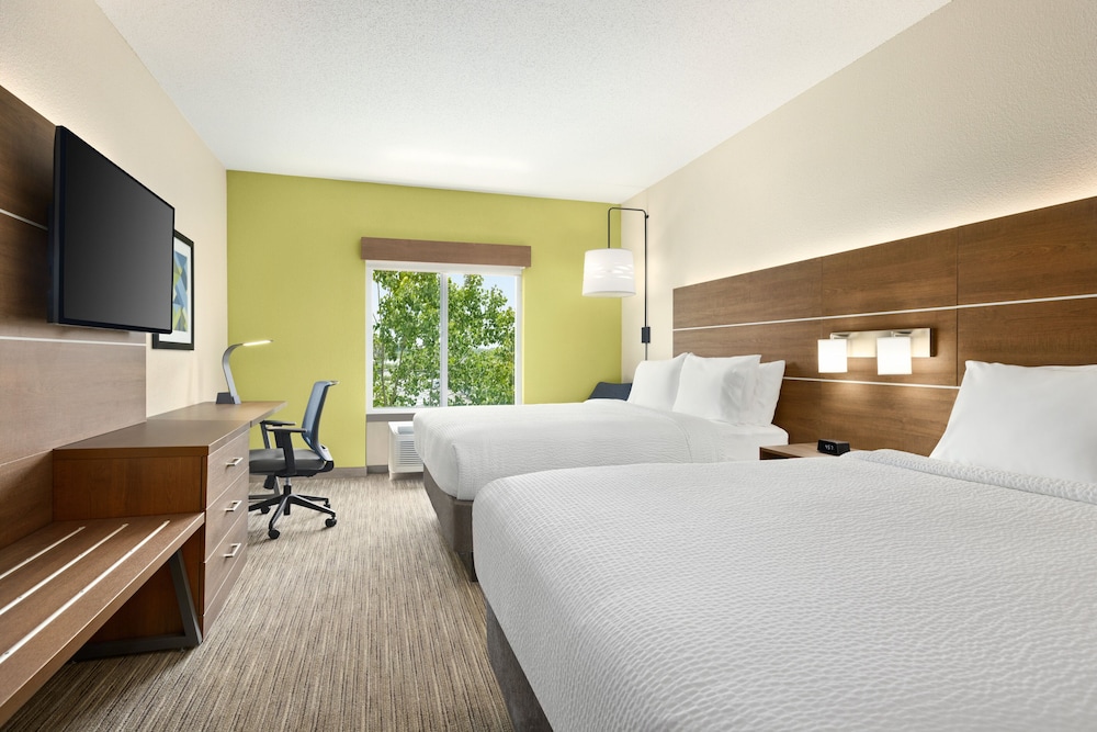 Holiday Inn Express & Suites Akron Regional Airport Area - photo 23