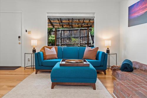 Guerneville Escape Redwoods Deck BBQ Fire table — hotel in Guerneville