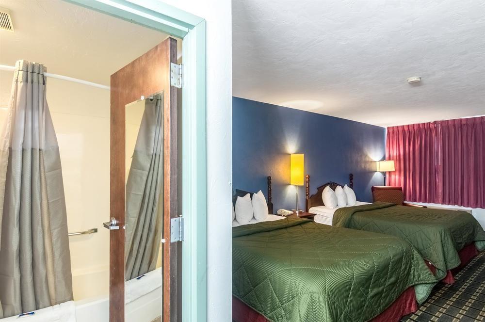 Premier Inn & Suites - photo 5