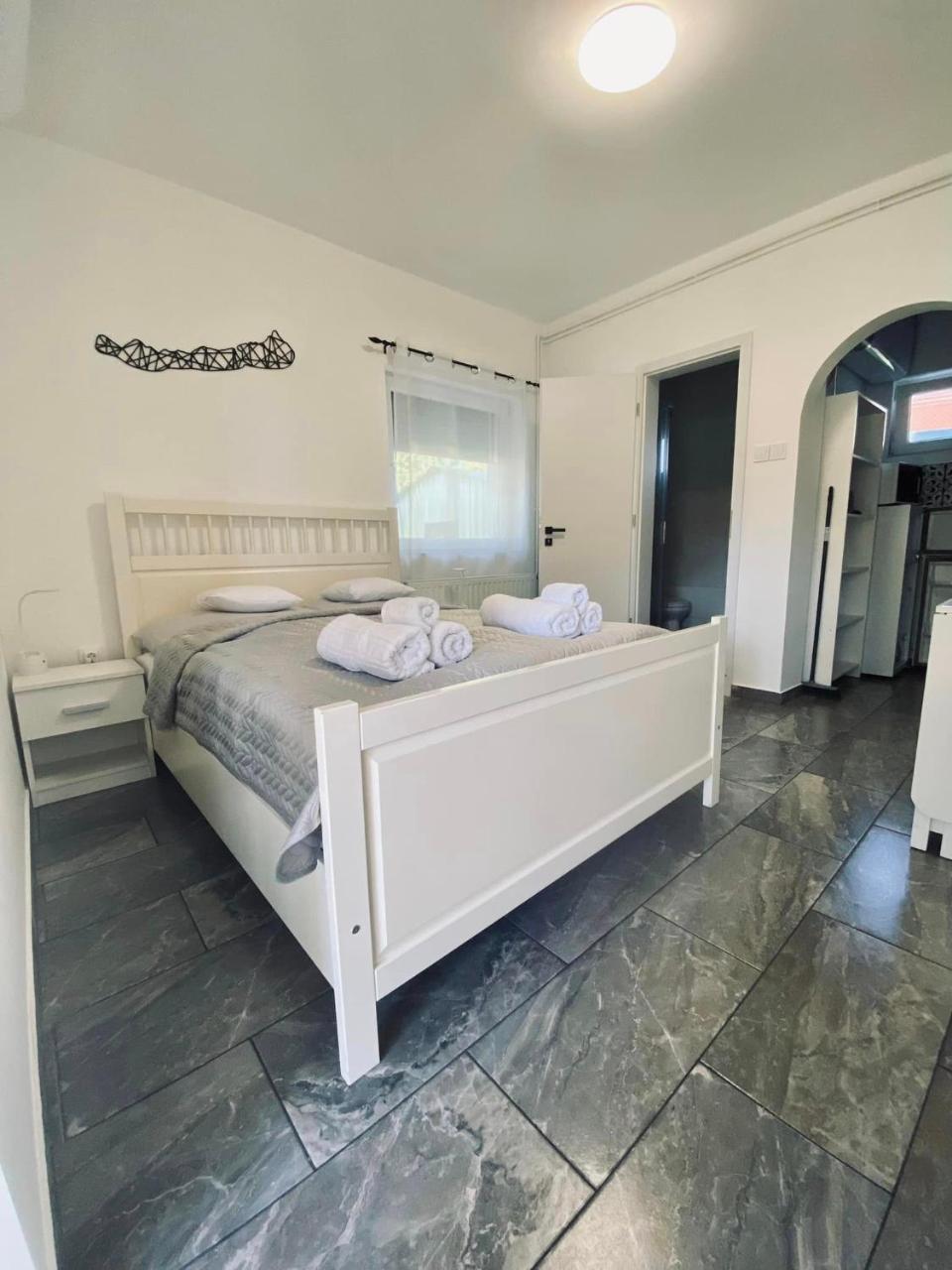 Garda Apartman — hotel in Balatonfenyves