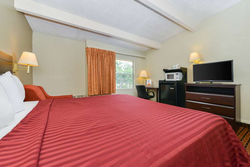 Americas Best Value Inn Sarasota Downtown - photo 11