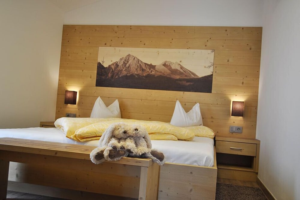 Garni Sunnwies — hotel in Marlengo