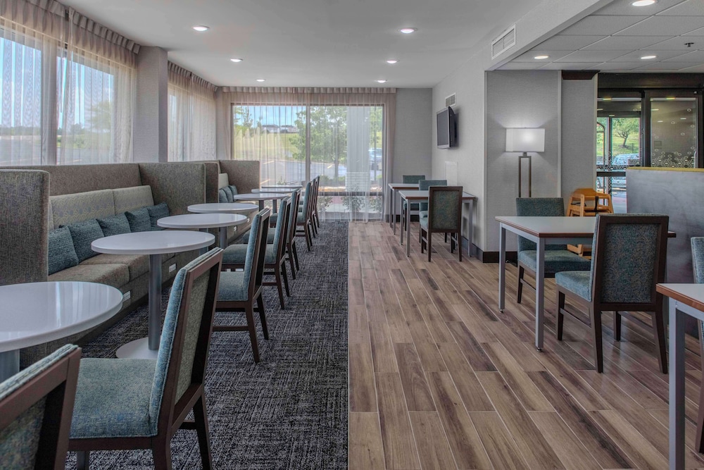 Hampton Inn Detroit Northville - photo 2