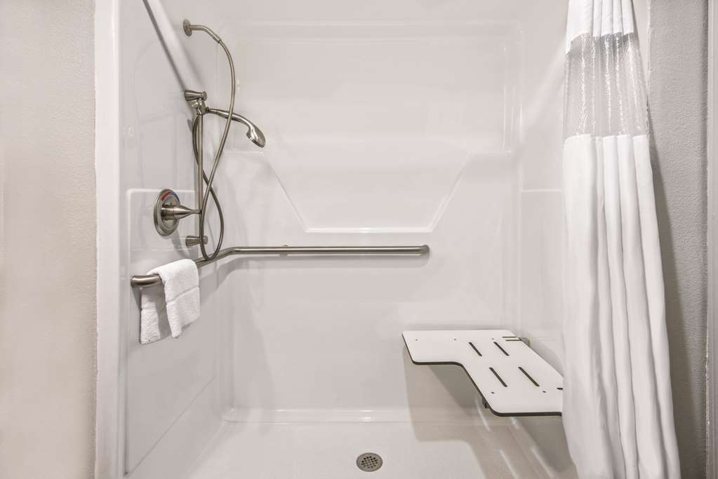 La Quinta Inn & Suites by Wyndham Victoria South - photo 16