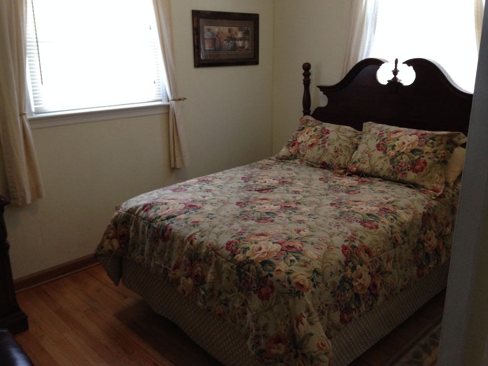 Phillips Historic Motel & Cottages - photo 16