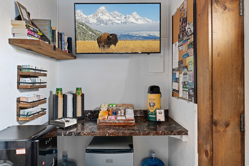 Elk Refuge Inn - photo 92