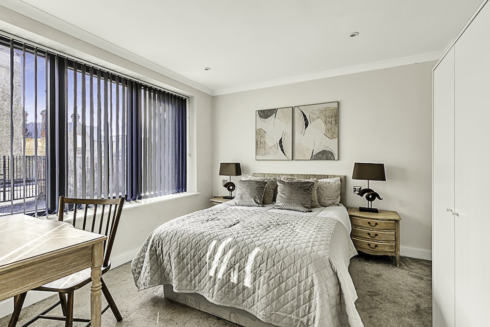 Chic and Contemporary Retreat in Brentford — 4-Star Luxury Hotel in Brentford, United Kingdom