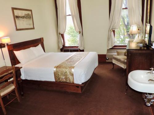 The Monarch Hotel - photo 18