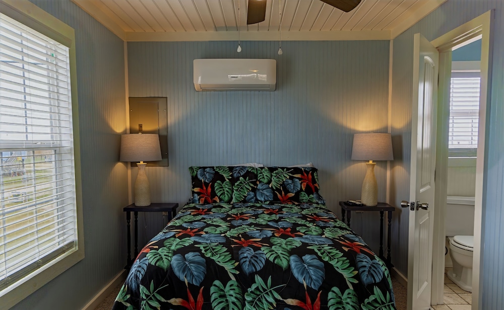 Blue Dolphin Inn and Cottages - photo 16