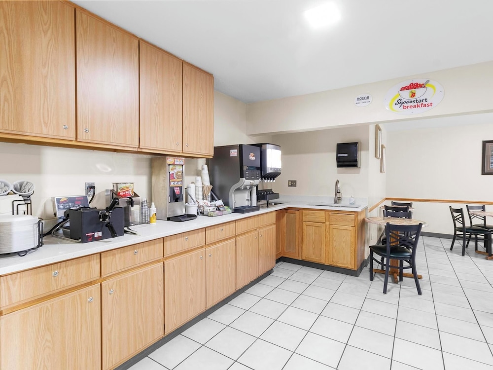 Super 8 by Wyndham Ogallala - photo 34