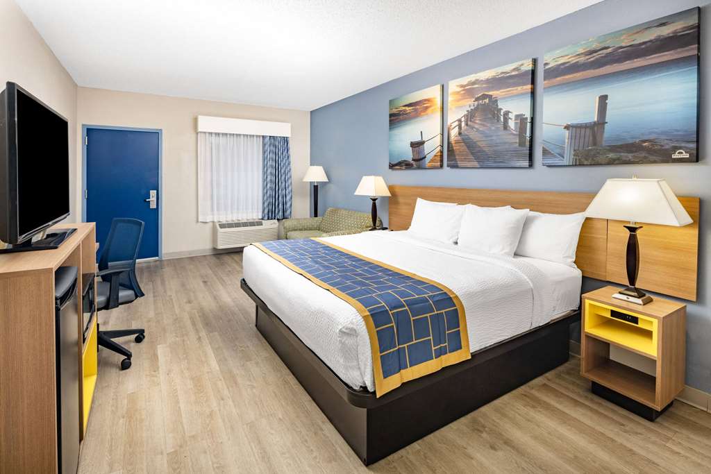 Days Inn & Suites by Wyndham Savannah Midtown - photo 23