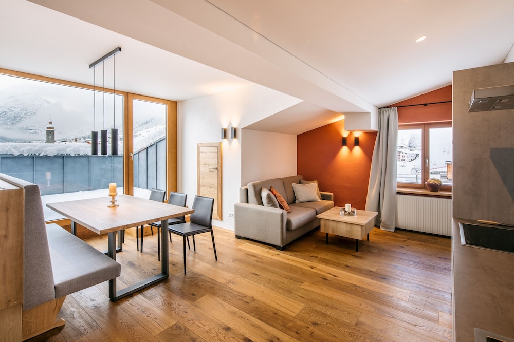Fernsicht Alpen Apartments — 4-Star Luxury Hotel in Lech, Austria