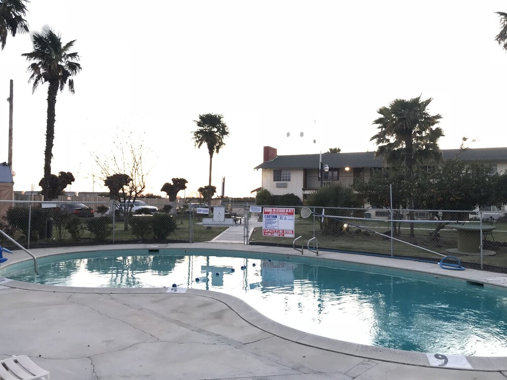 99 Palms Inn & Suites - photo 28