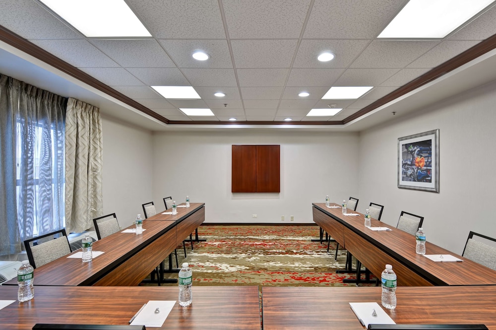 Hampton Inn Albany Wolf Road - photo 33