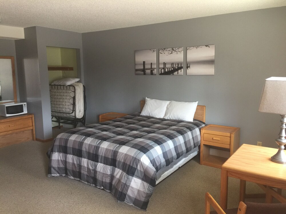 Red Door Resort & Motel - photo 15