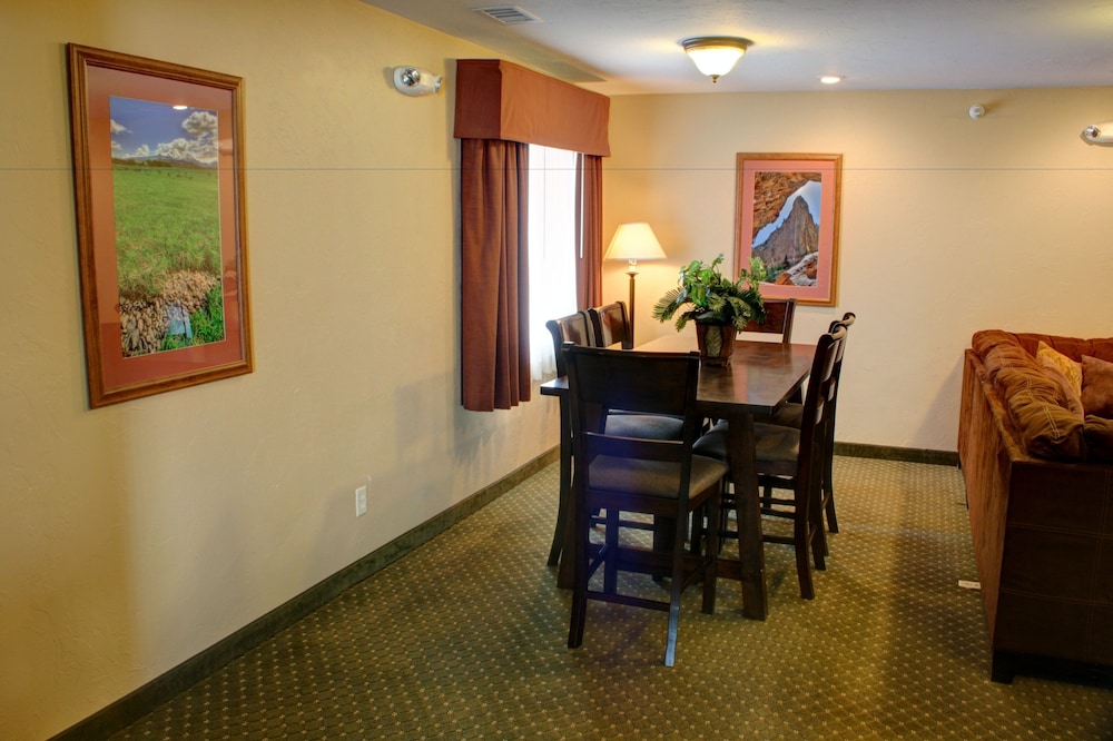 Blue Mountain Inn And Suites - photo 8