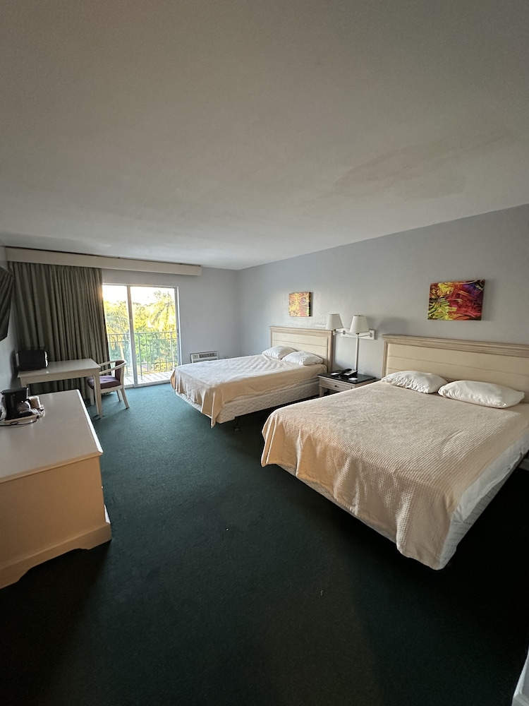 Chateaubleau Hotel - photo 17