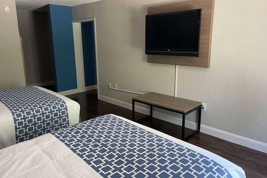 Wingate by Wyndham Columbia Fort Jackson - photo 12