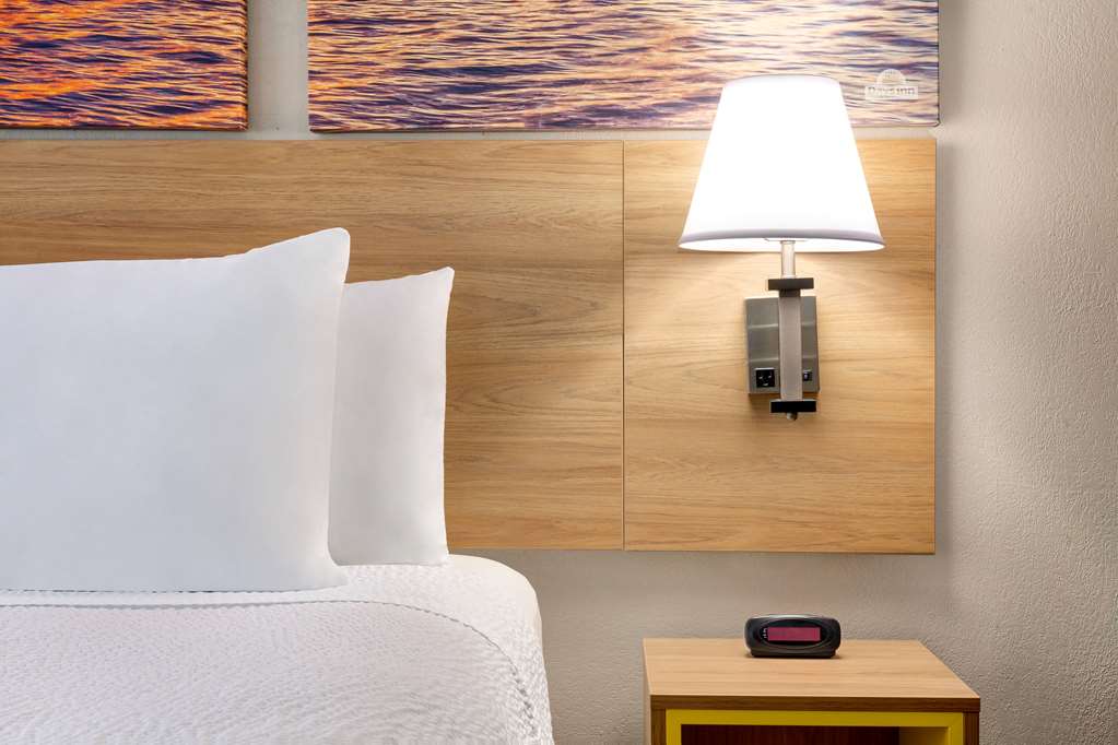 Days Inn by Wyndham Kansas City International Airport - photo 17