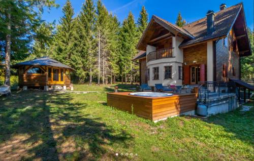 Luxury Love Chalet — 4-Star Luxury Hotel in Mrkopalj, Croatia