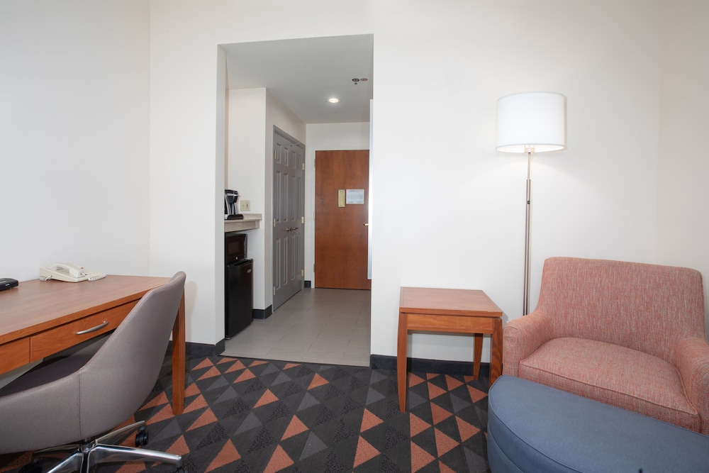 Holiday Inn & Suites Goodyear West Phoenix Area by IHG - photo 17