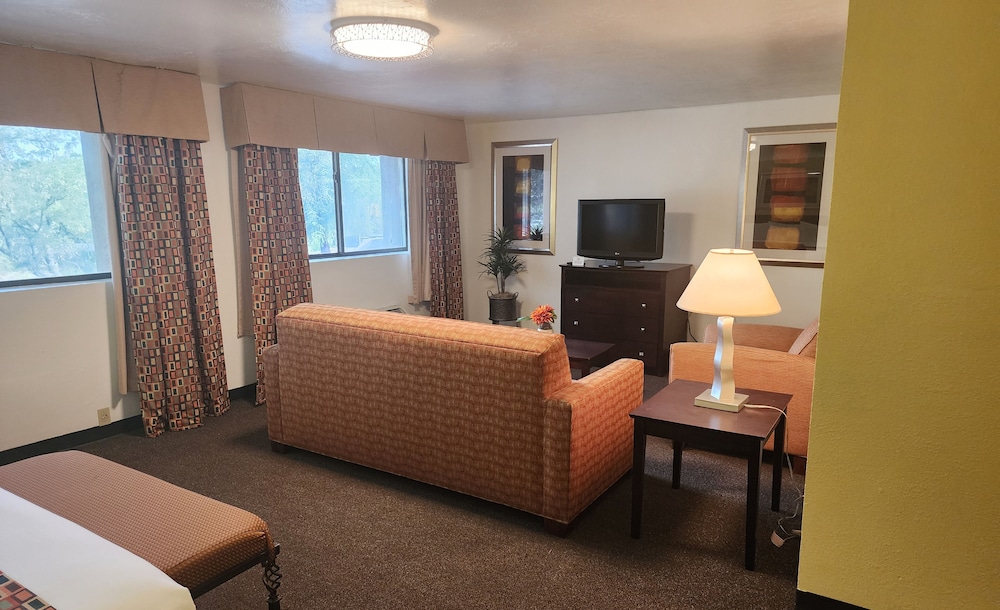 Mariposa Hotel - photo 17