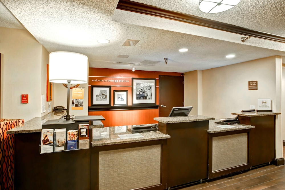 Hampton Inn College Station - photo 3