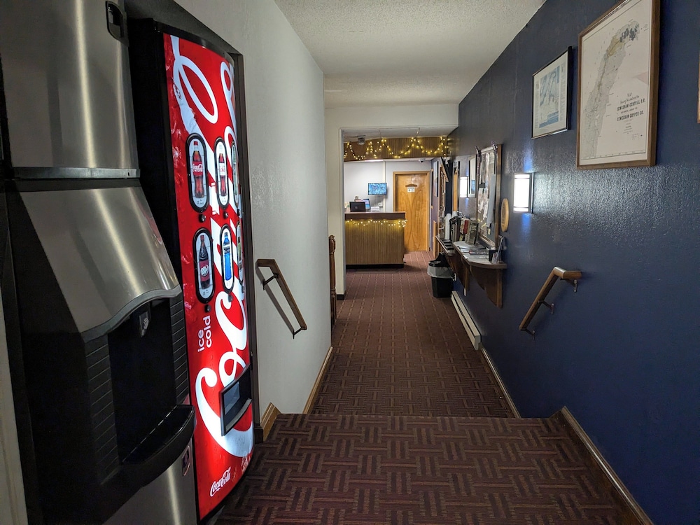 Magnuson Hotel Copper Crown - photo 38