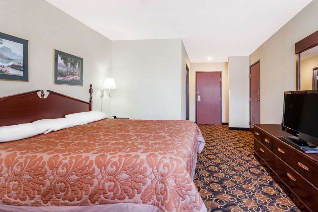 Super 8 by Wyndham Evansville North - photo 15