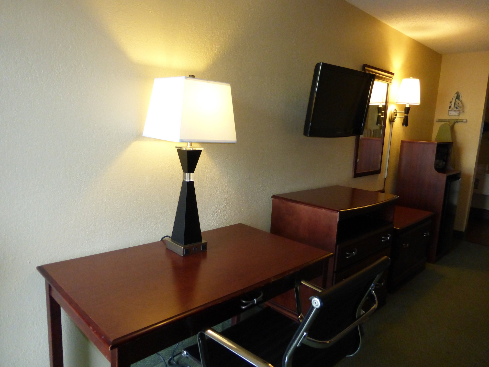 Red Roof Inn & Suites Cleveland TN - photo 2
