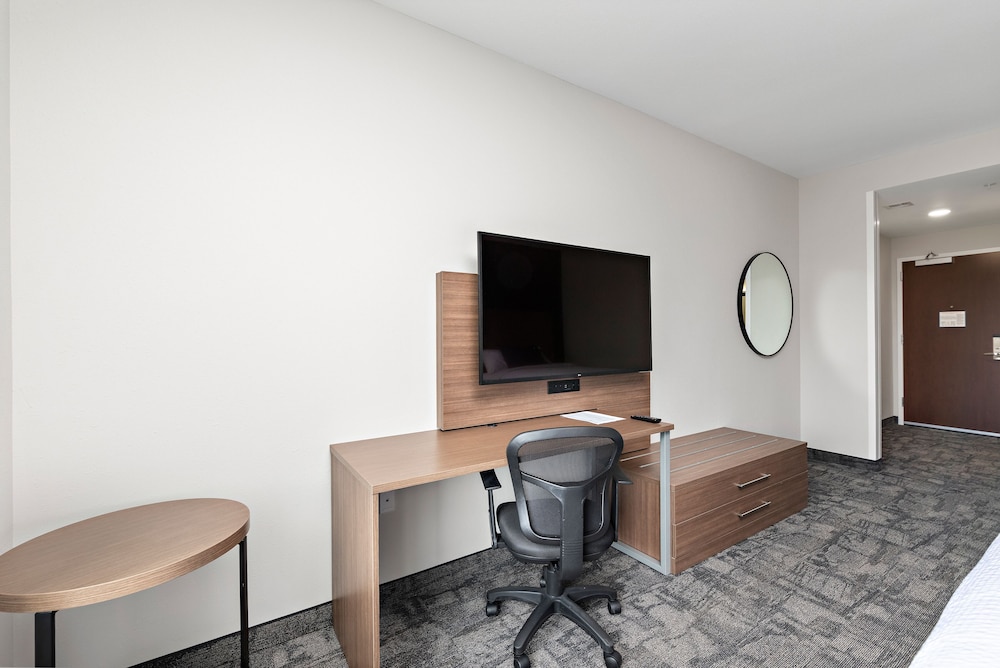 Holiday Inn Exp Parkville - photo 11