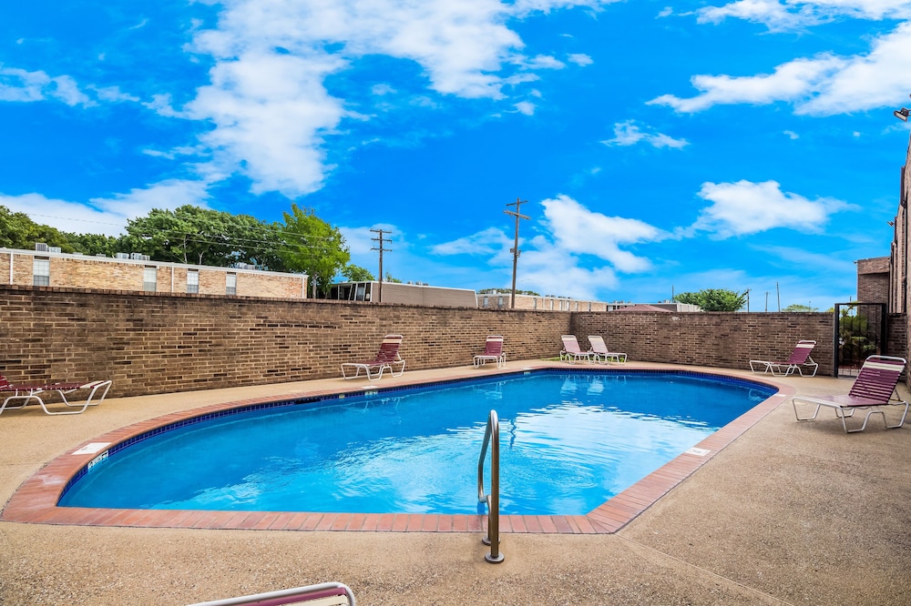 Clarion Pointe Lake Jackson Clute - photo 38