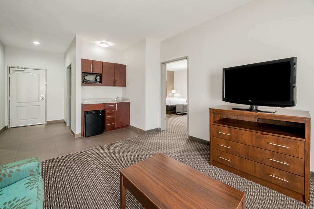 La Quinta Inn & Suites by Wyndham Fort Worth Arlington West - photo 21