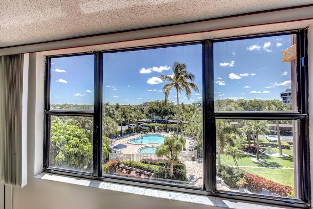Harbor Towers Yacht Pool 1 Br condo by RedAwning