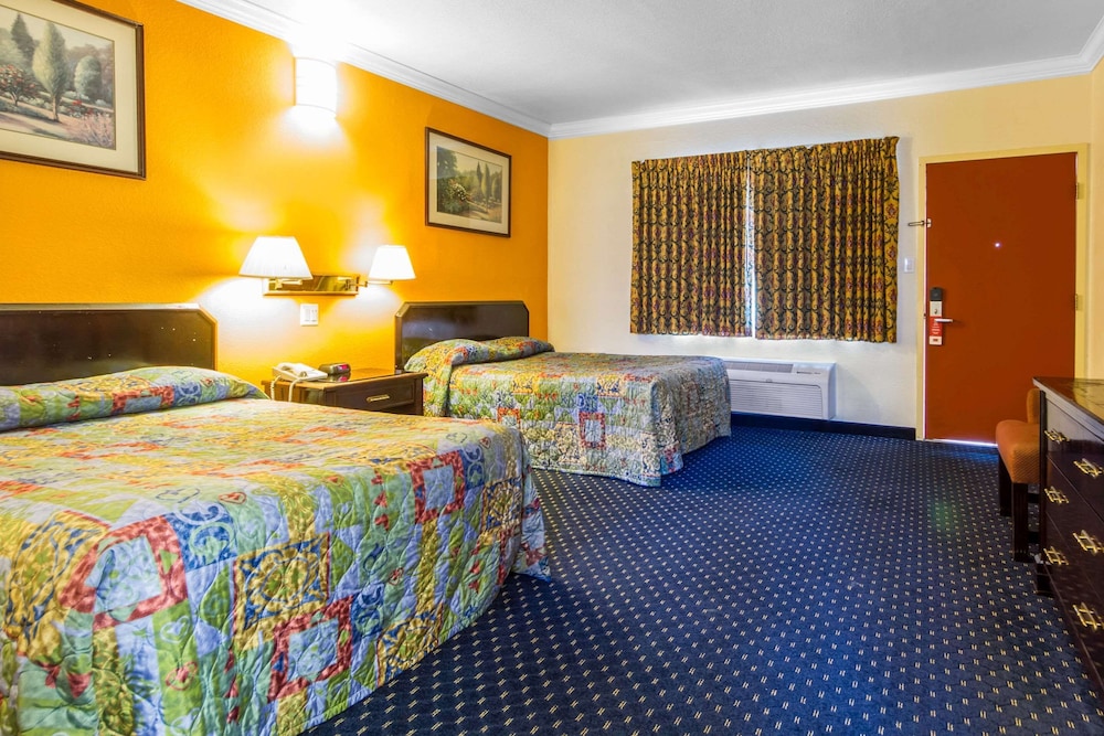 Econo Lodge Fairfield - photo 11