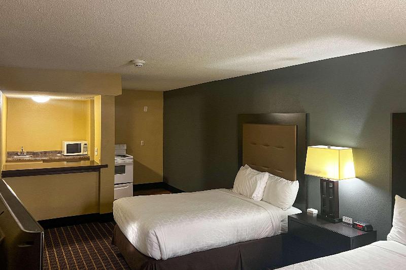 Days Inn by Wyndham Muskegon - photo 15