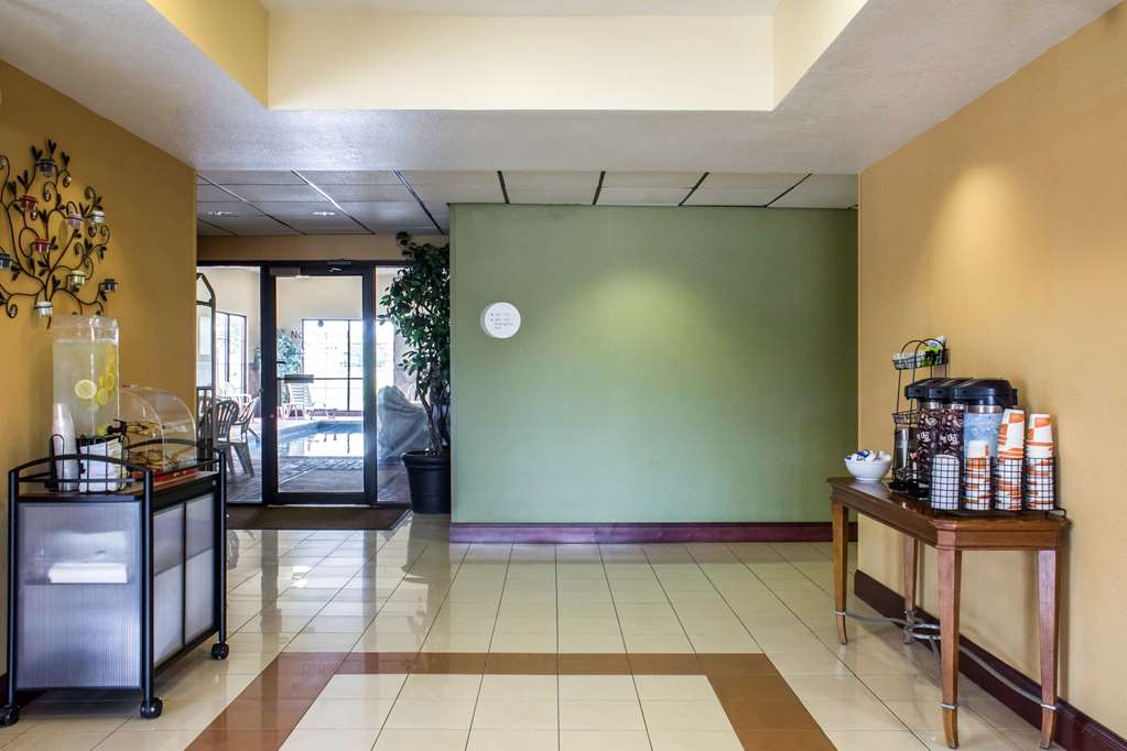 Econo Lodge Ankeny Des Moines - photo 6