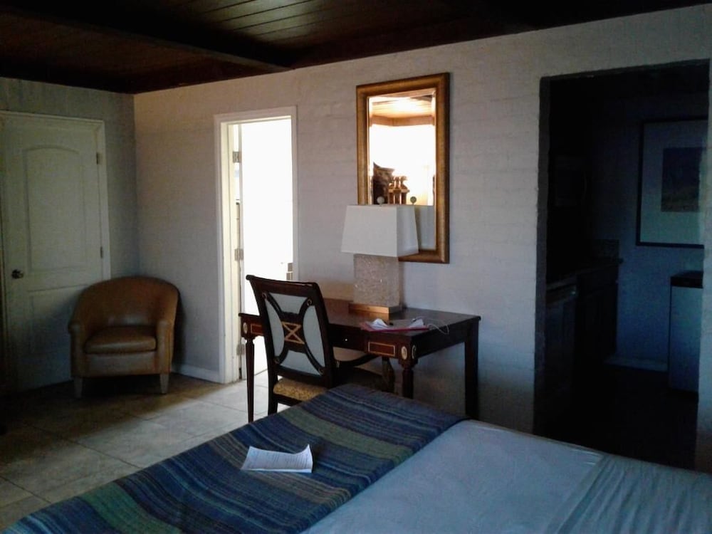 Sterling Gardens Hotel - photo 8