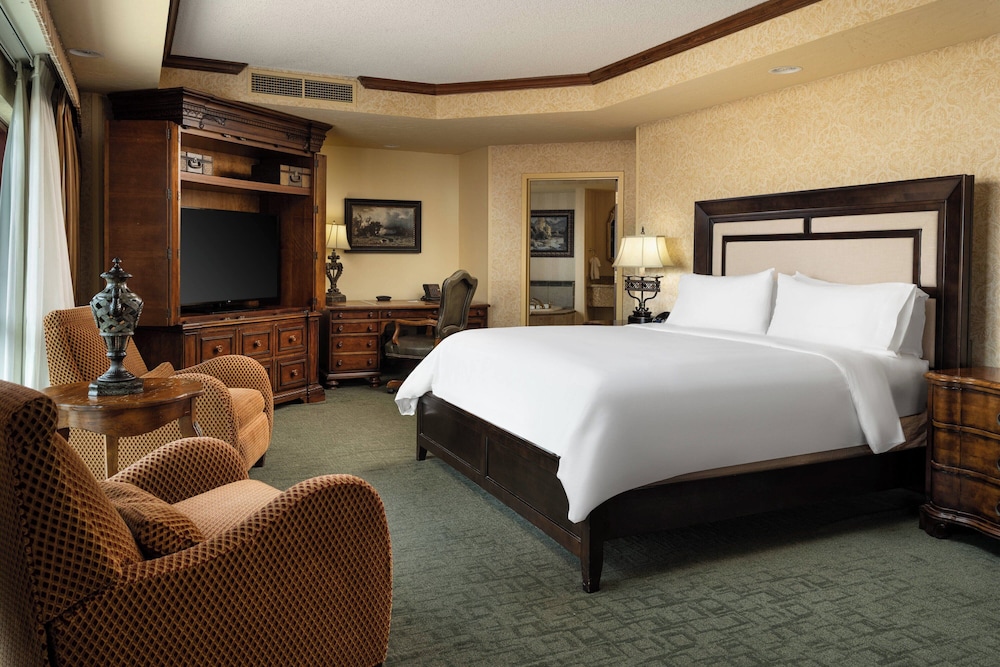 Renaissance Tulsa Hotel & Convention Center - photo 9