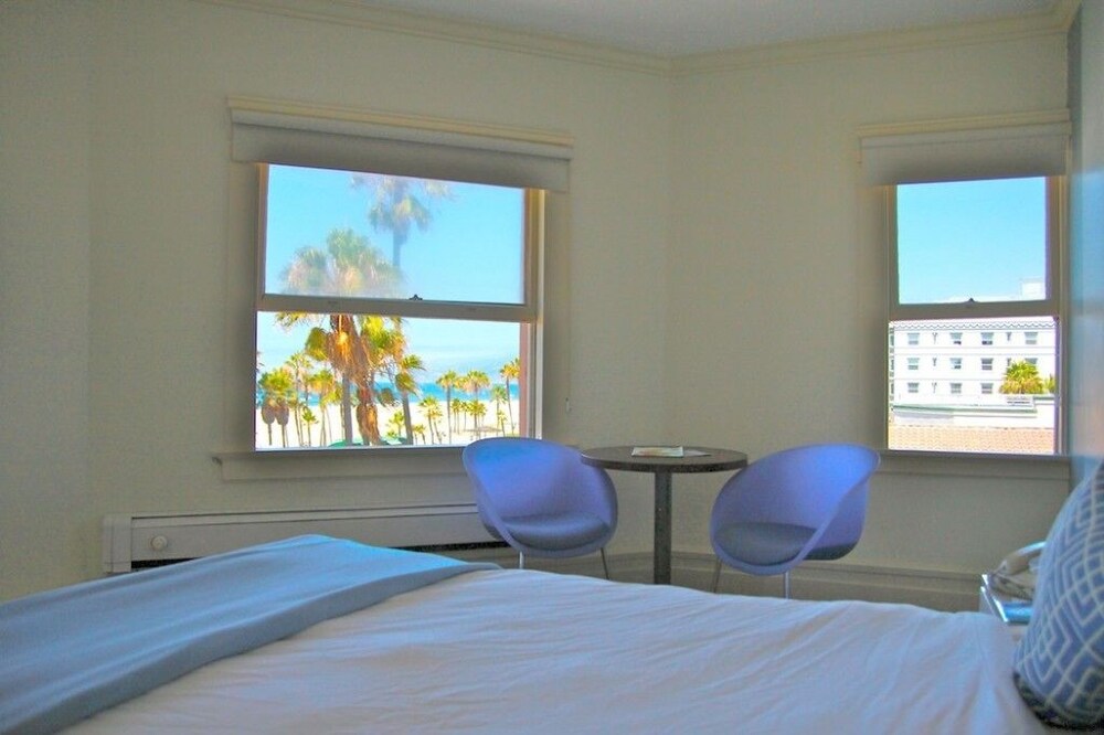 Cadillac Hotel - photo 12
