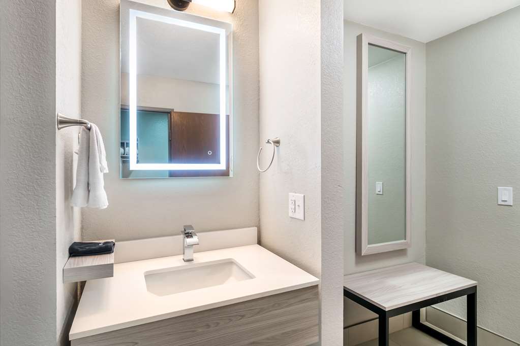 Best Western Park City Wichita North - photo 36