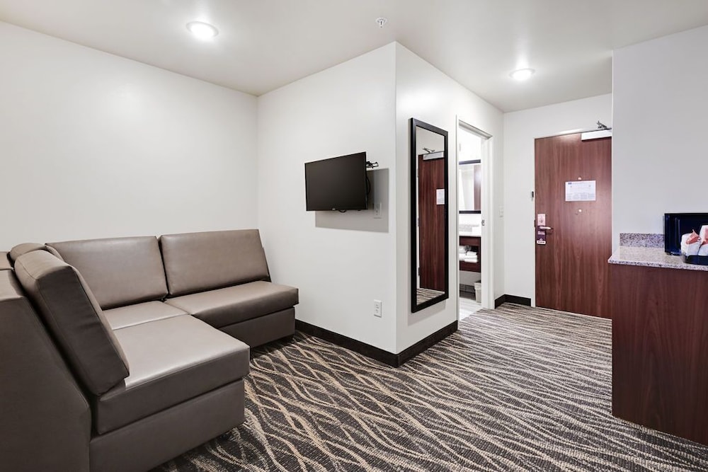 Cobblestone Hotel & Suites Mosinee - photo 50