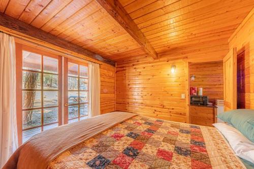 Forest Cabin 2 Birds Nest — 4-Star Luxury Hotel in Payson, United States