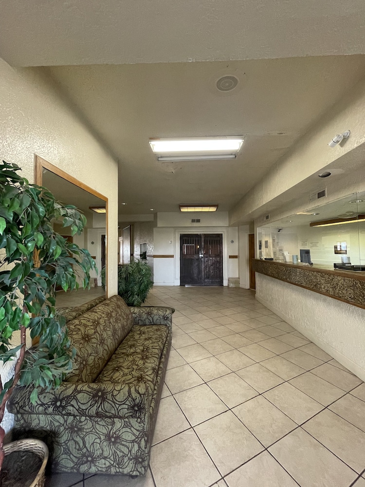 Travelodge by Wyndham Farmington Hwy 64 - photo 5